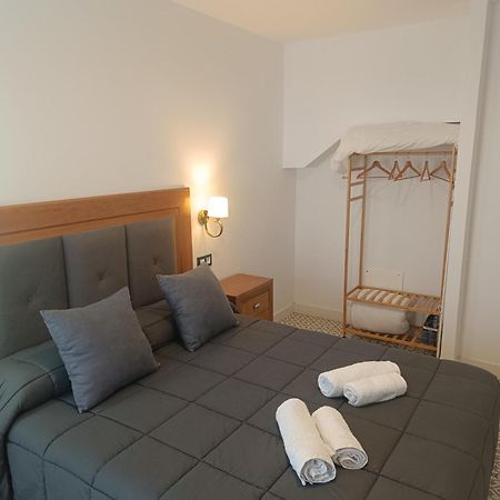 Al-Qazeres Suites Caces エクステリア 写真