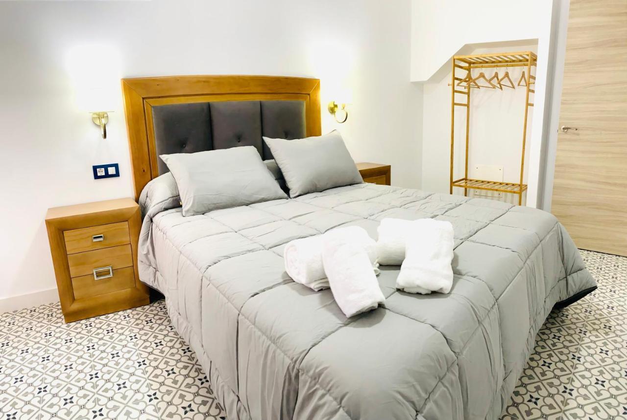 Al-Qazeres Suites Caces エクステリア 写真