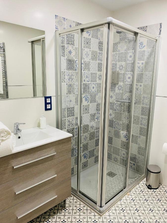 Al-Qazeres Suites Caces エクステリア 写真