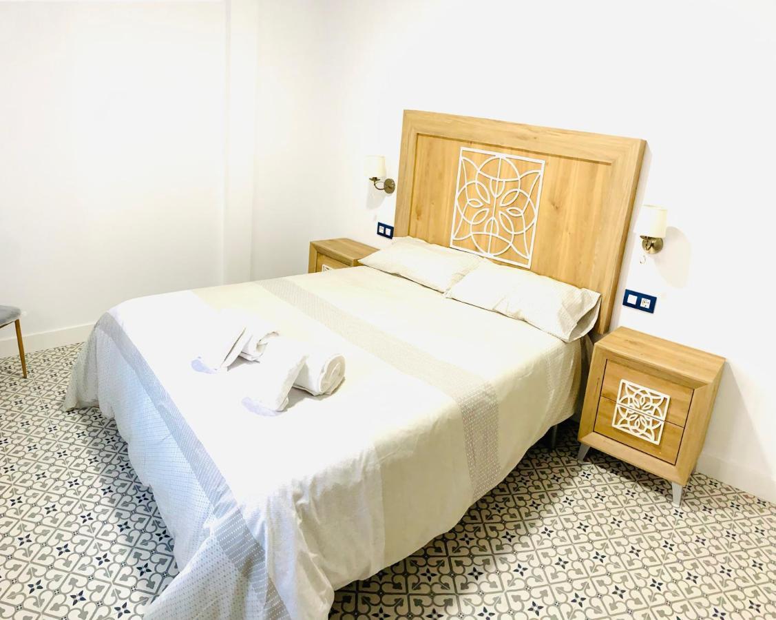 Al-Qazeres Suites Caces エクステリア 写真