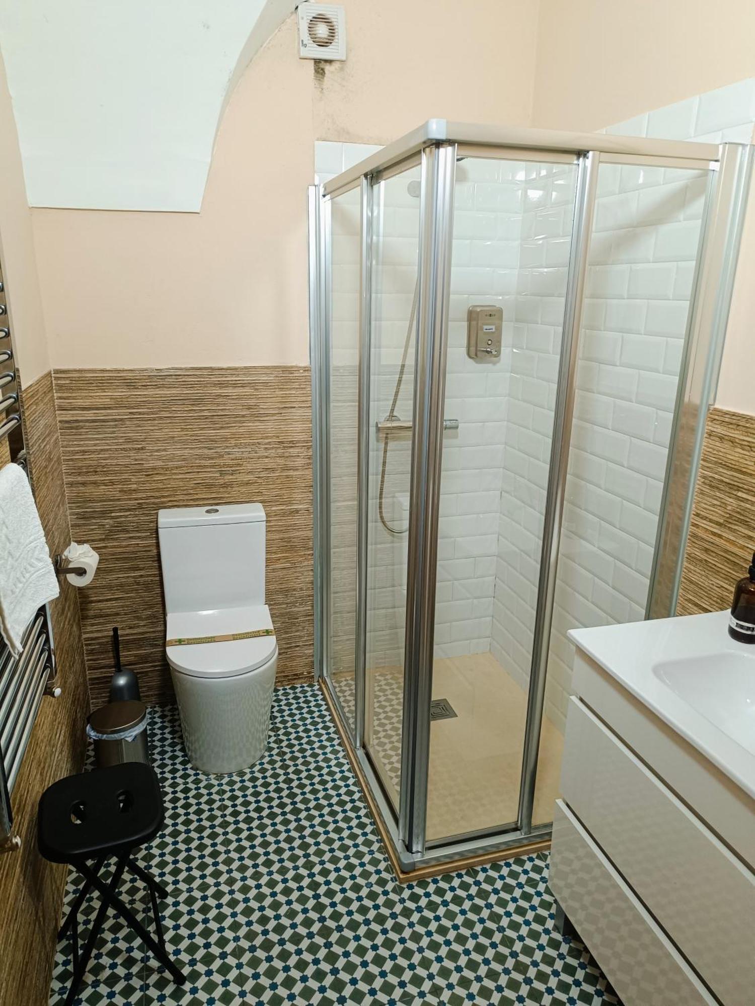 Al-Qazeres Suites Caces エクステリア 写真