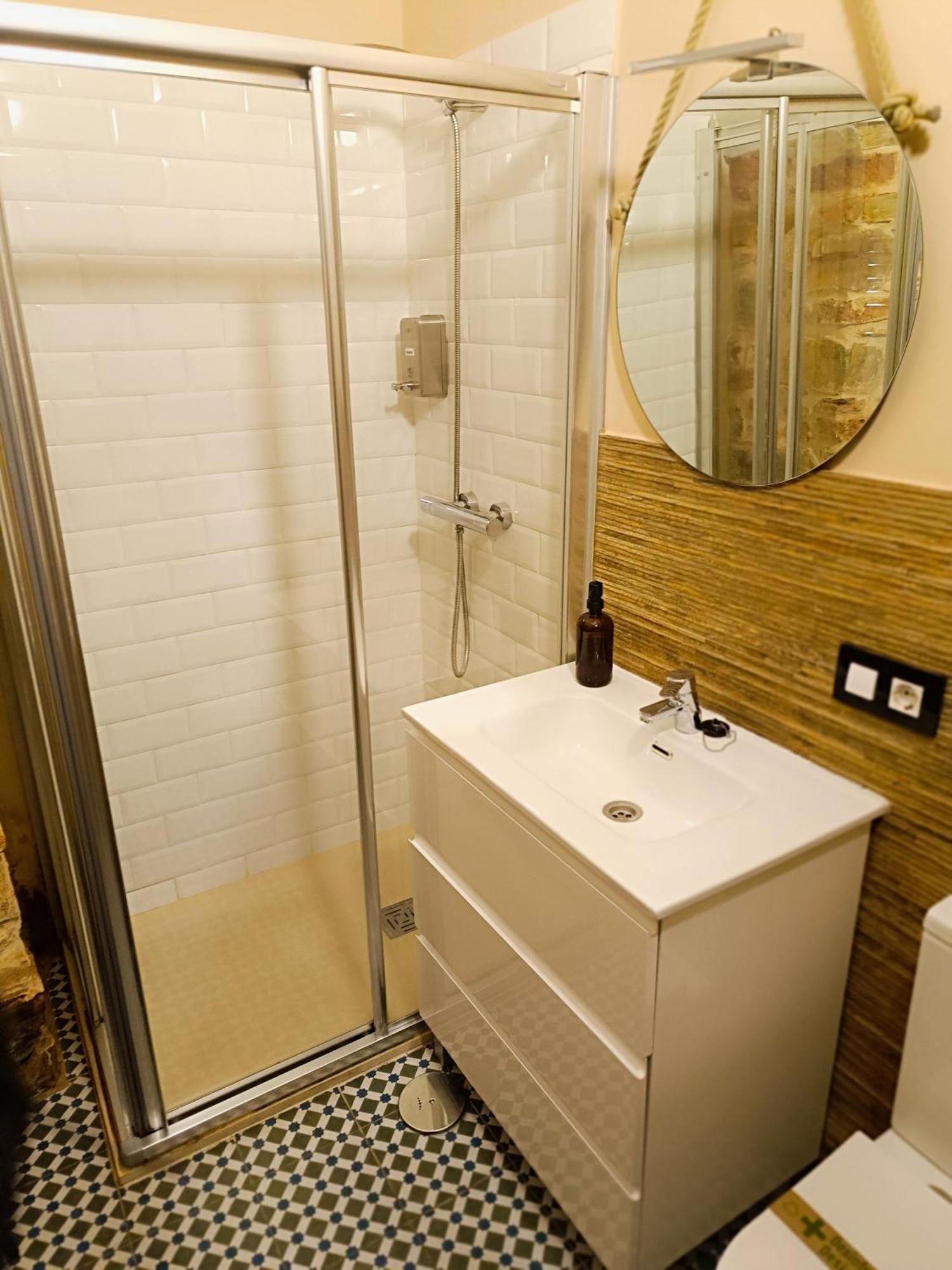 Al-Qazeres Suites Caces エクステリア 写真