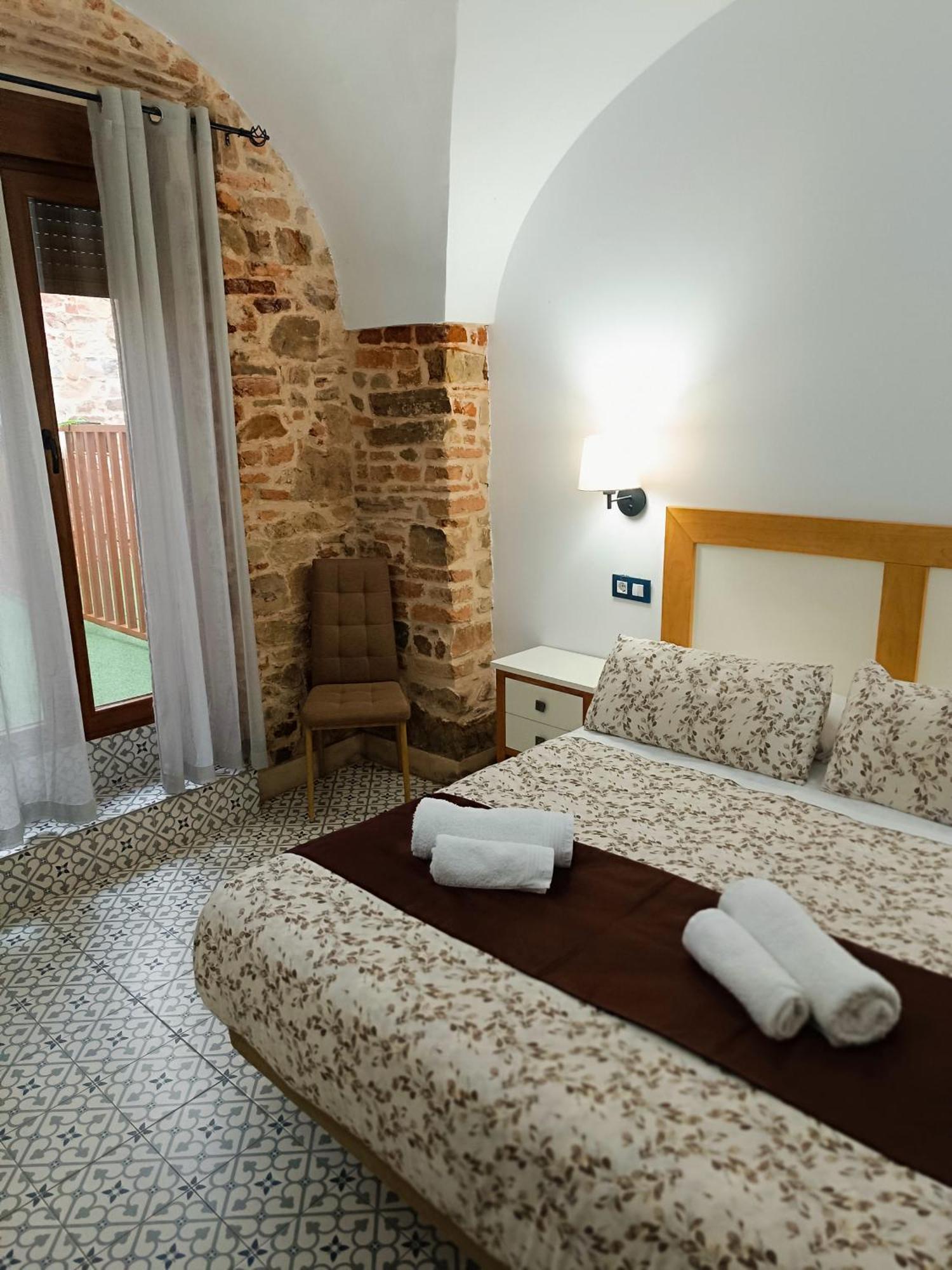 Al-Qazeres Suites Caces エクステリア 写真