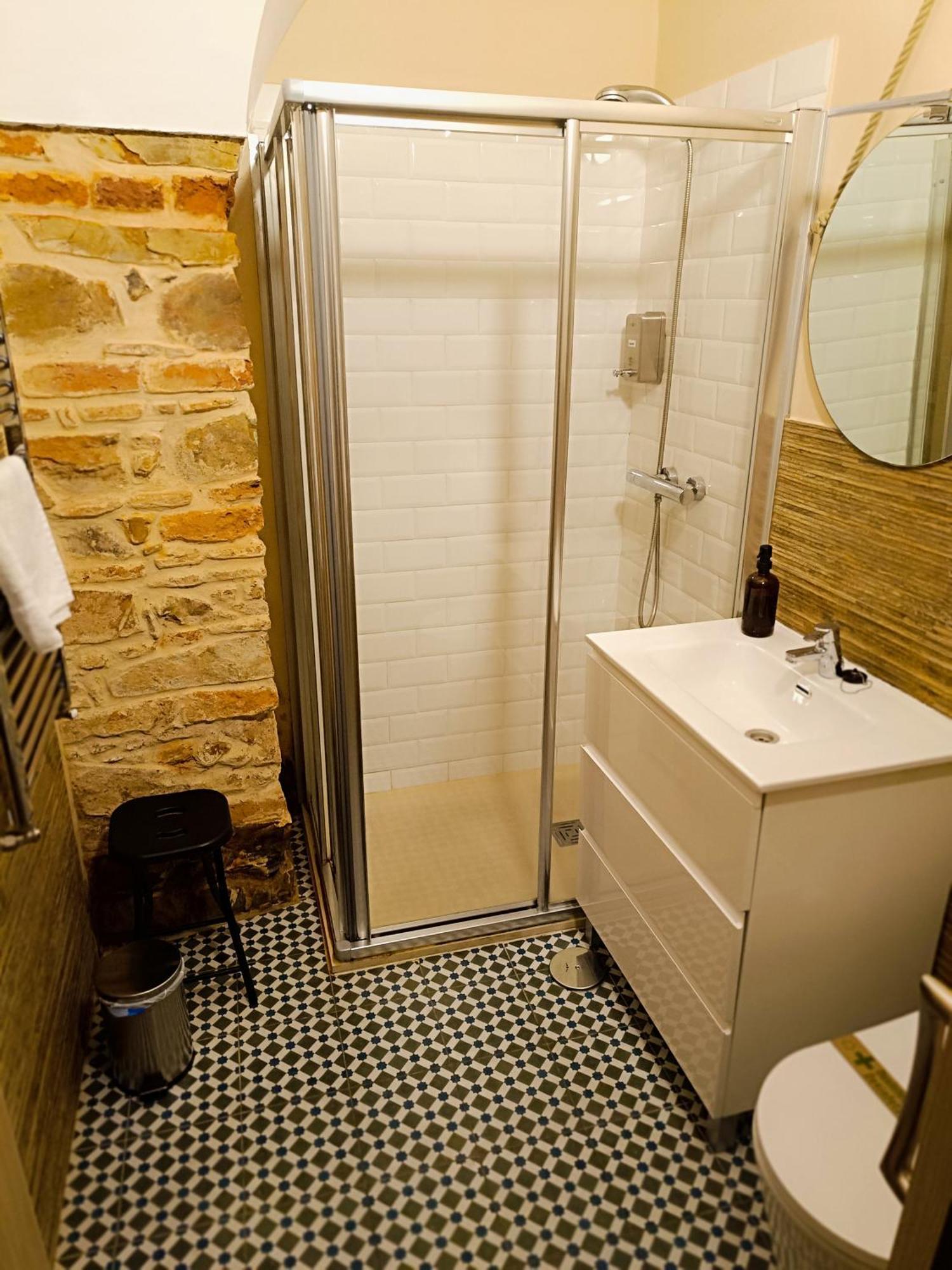 Al-Qazeres Suites Caces エクステリア 写真