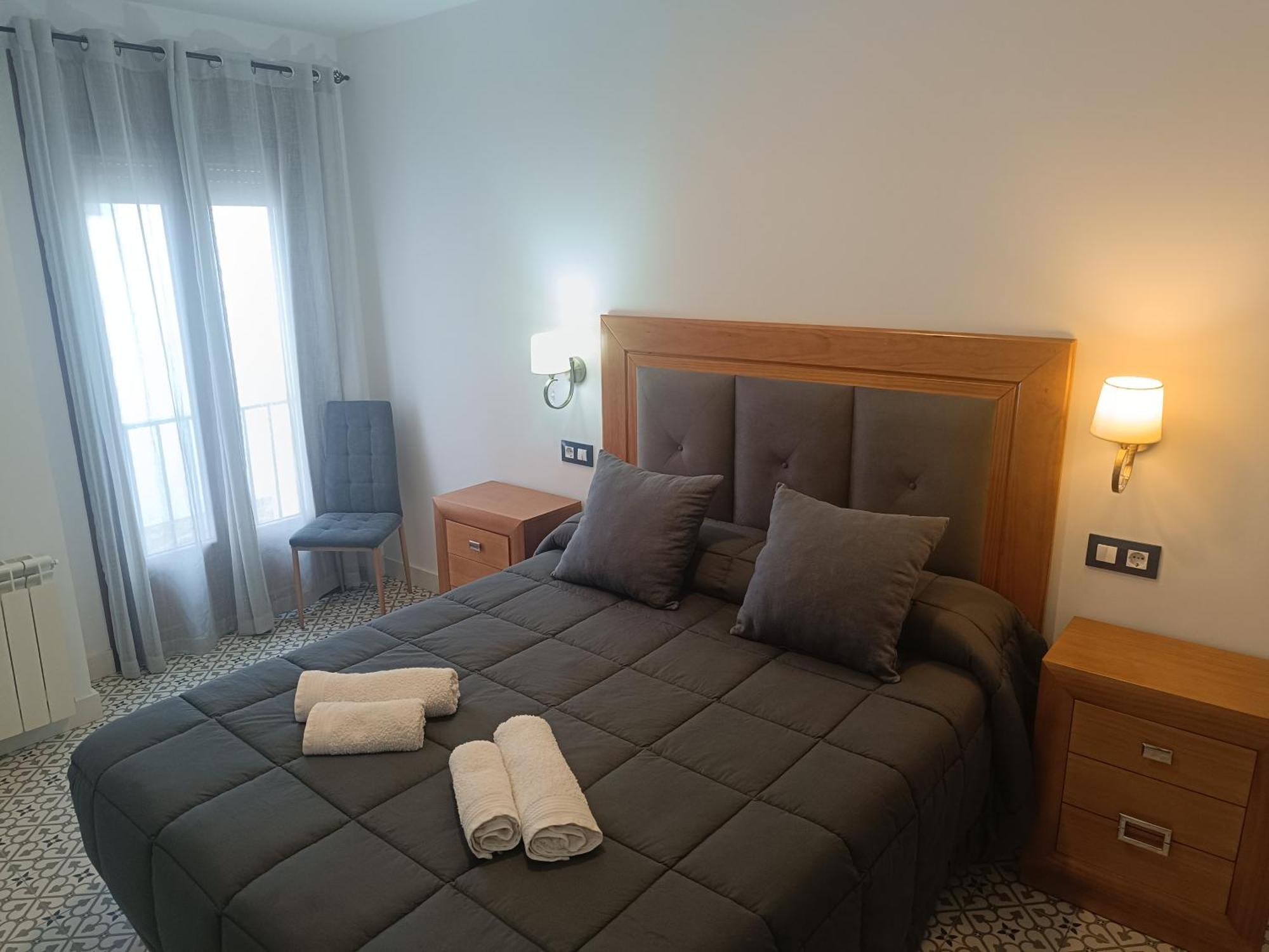 Al-Qazeres Suites Caces エクステリア 写真