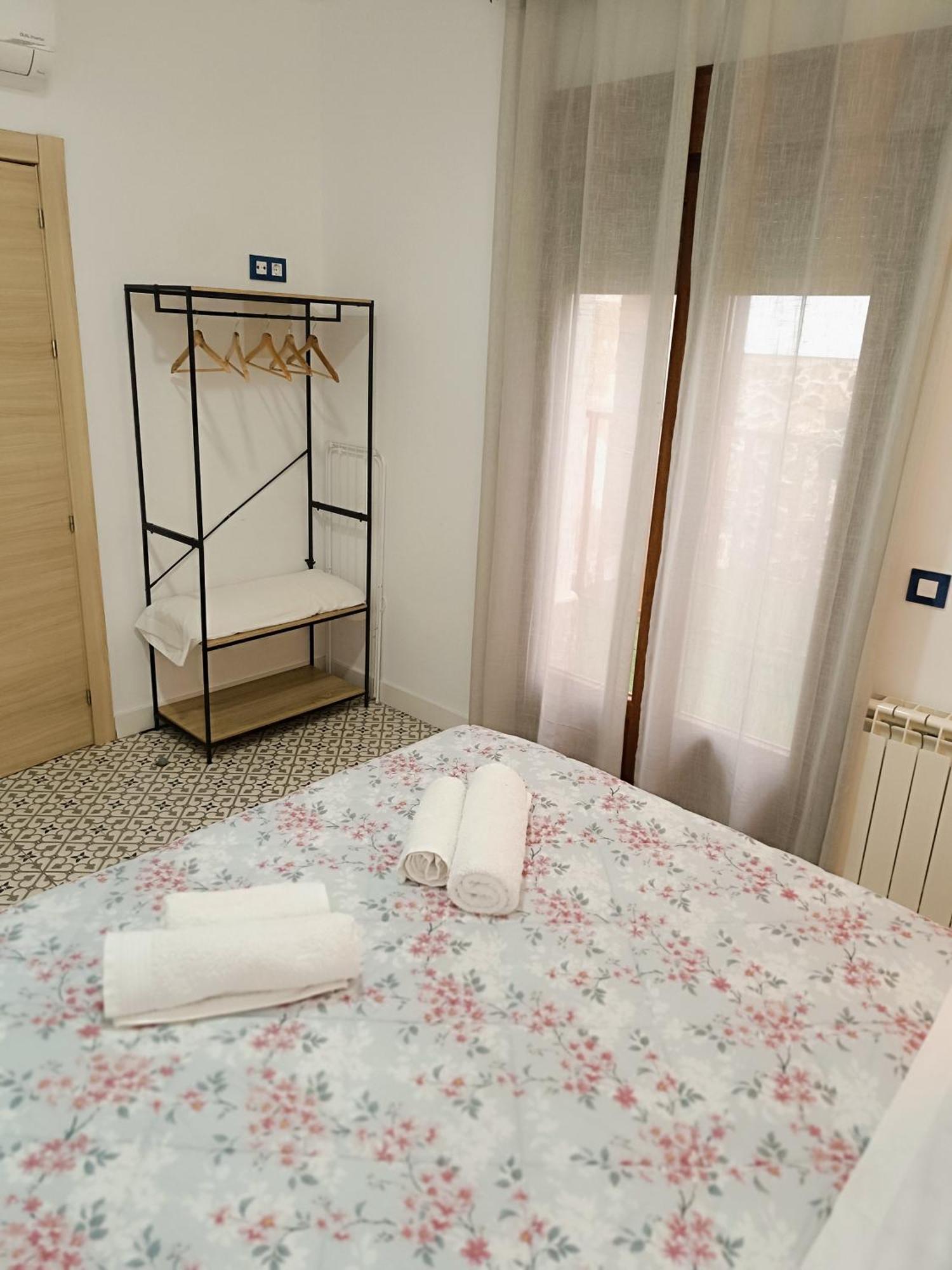 Al-Qazeres Suites Caces エクステリア 写真