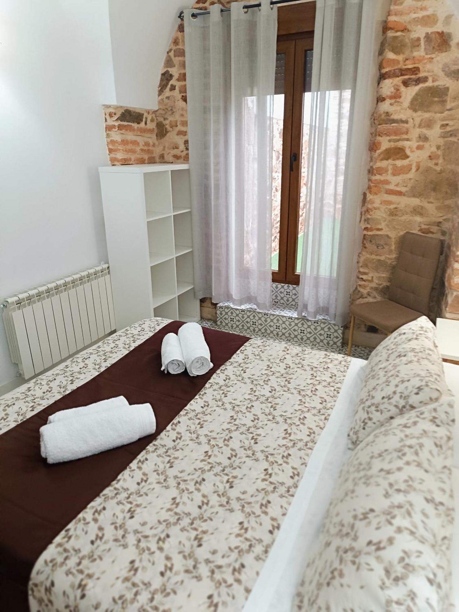 Al-Qazeres Suites Caces エクステリア 写真