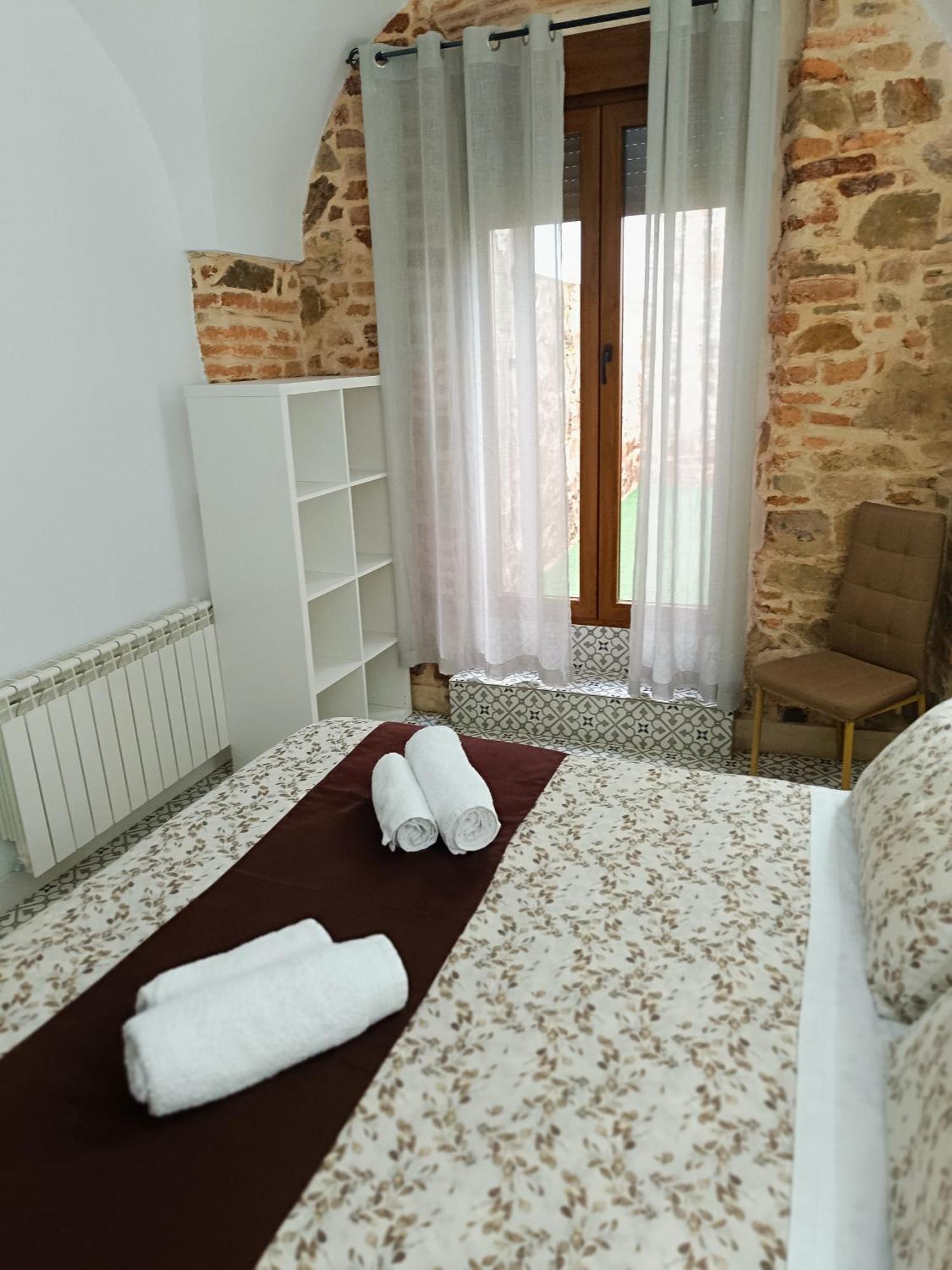 Al-Qazeres Suites Caces エクステリア 写真