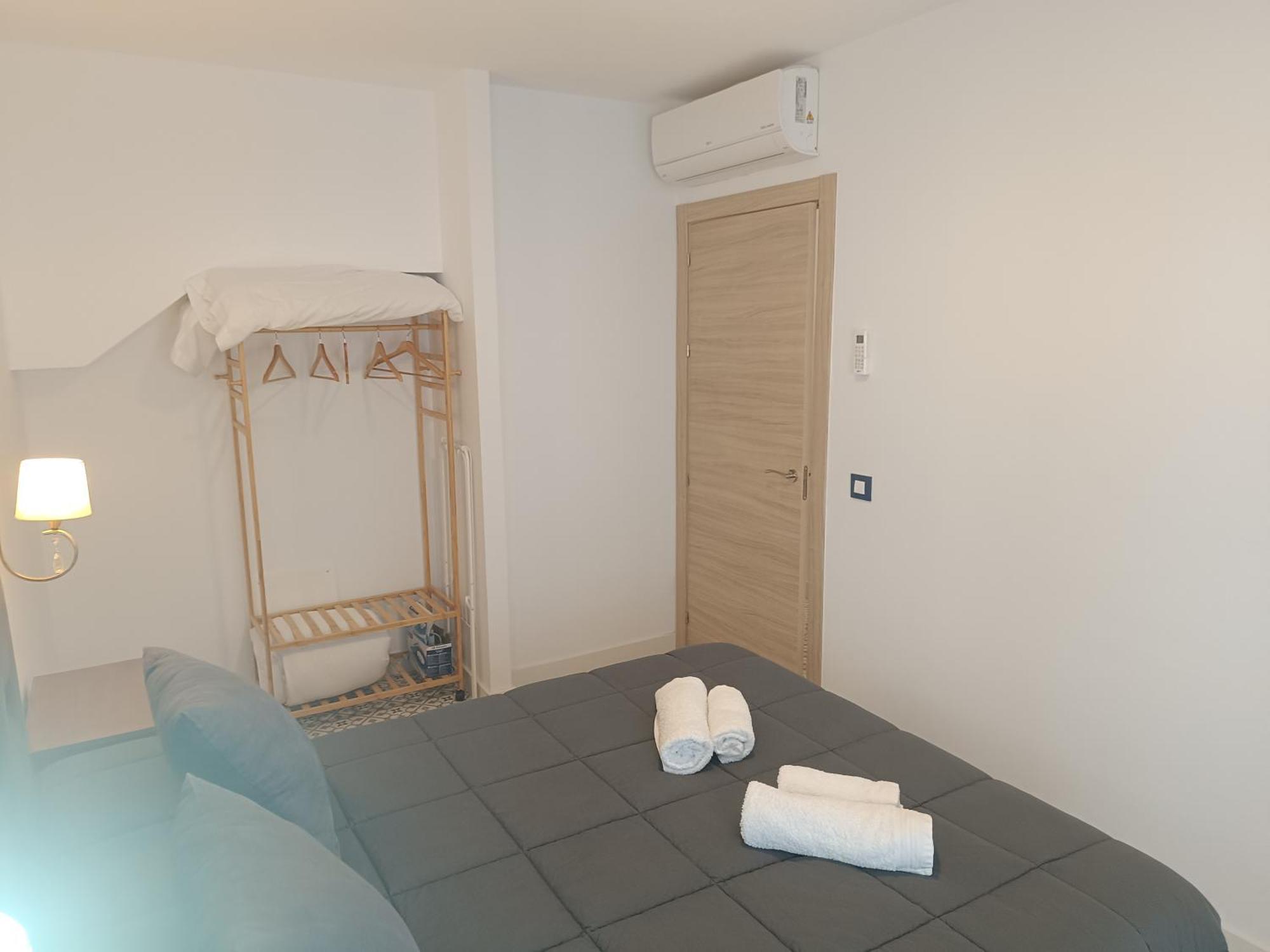 Al-Qazeres Suites Caces エクステリア 写真